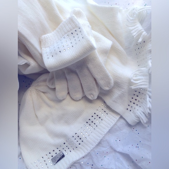 Super Cute Calvin Klein WinterSet (Knitted Gloves,Hat,Scarf) White w/Rhinestones - Picture 2 of 5